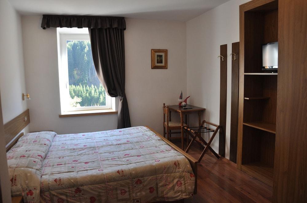 Alpenlife Hotel Someda โมเอนา ภายนอก รูปภาพ