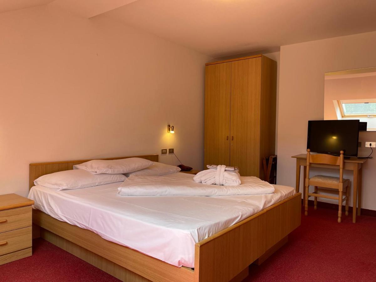 Alpenlife Hotel Someda โมเอนา ภายนอก รูปภาพ