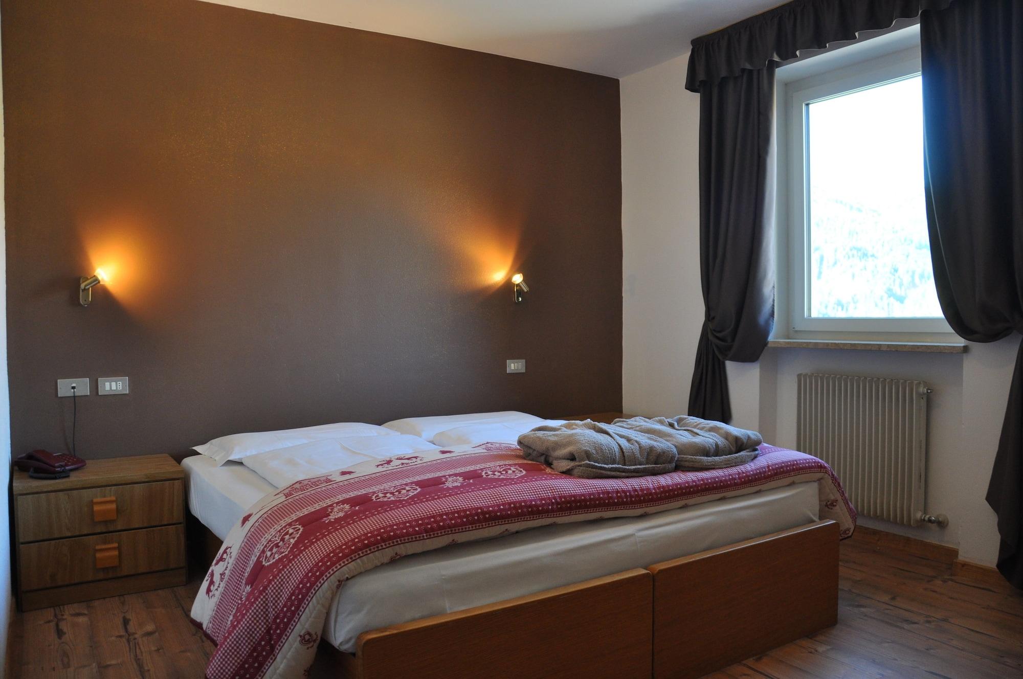 Alpenlife Hotel Someda โมเอนา ภายนอก รูปภาพ