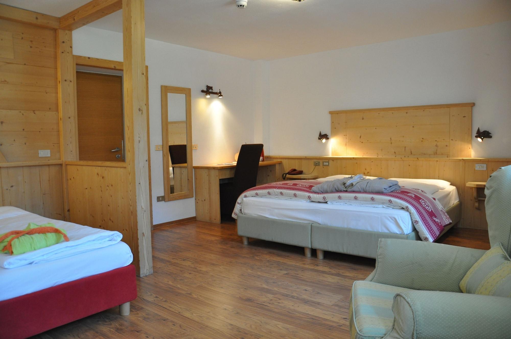 Alpenlife Hotel Someda โมเอนา ภายนอก รูปภาพ