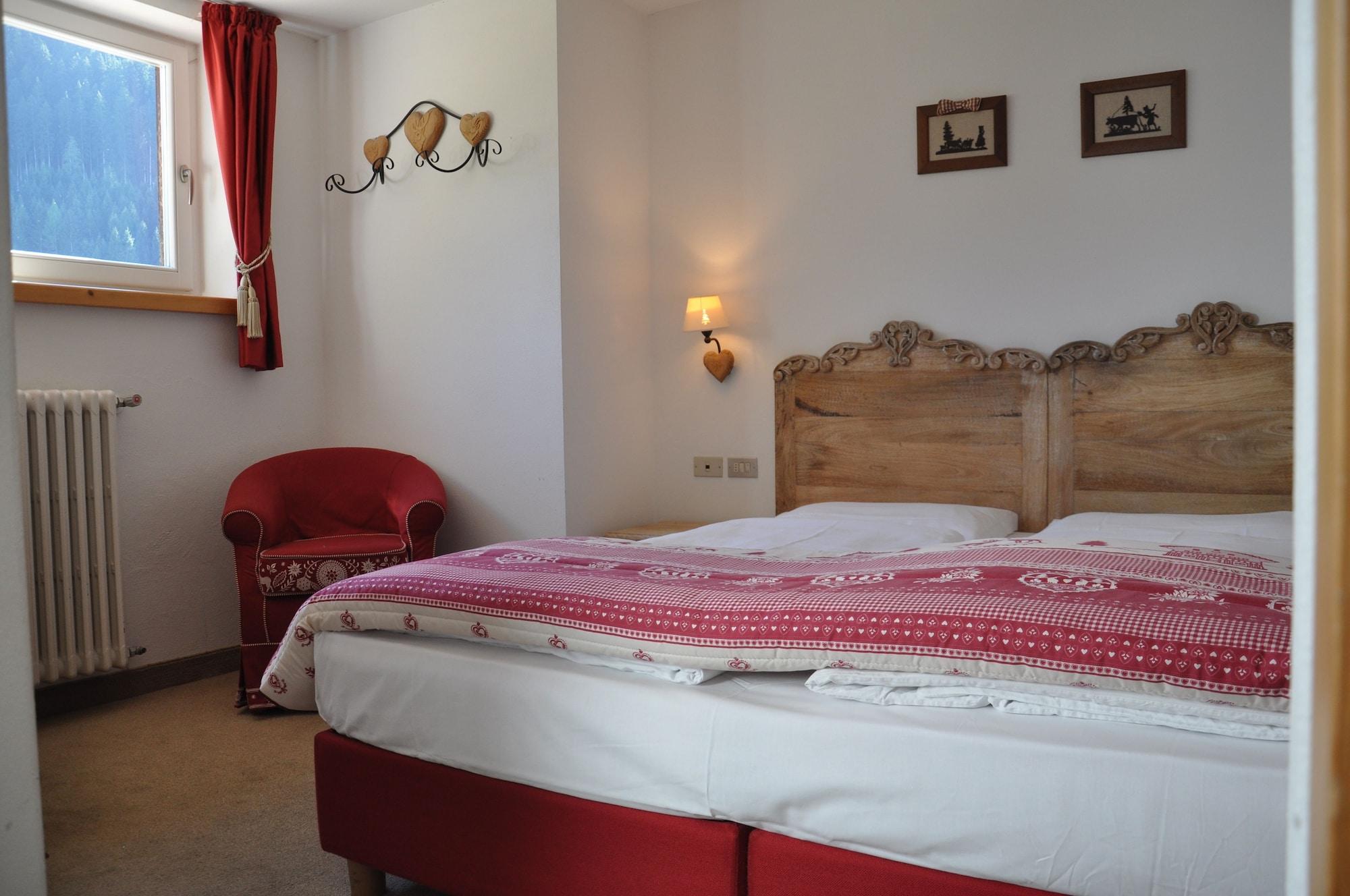 Alpenlife Hotel Someda โมเอนา ภายนอก รูปภาพ