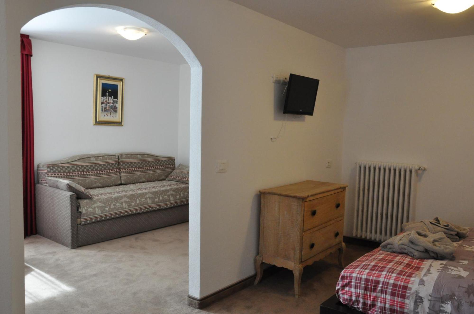Alpenlife Hotel Someda โมเอนา ภายนอก รูปภาพ
