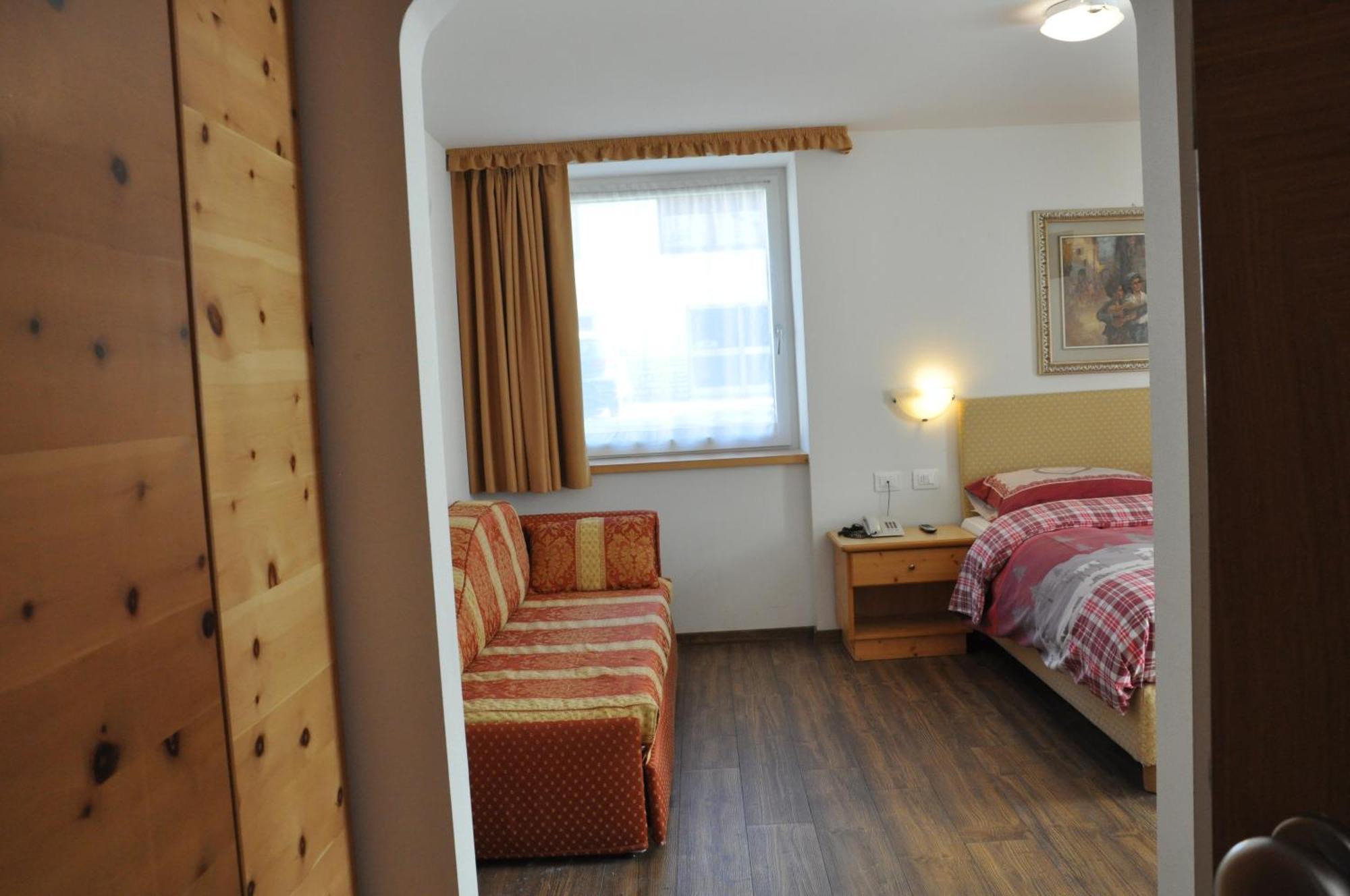 Alpenlife Hotel Someda โมเอนา ภายนอก รูปภาพ