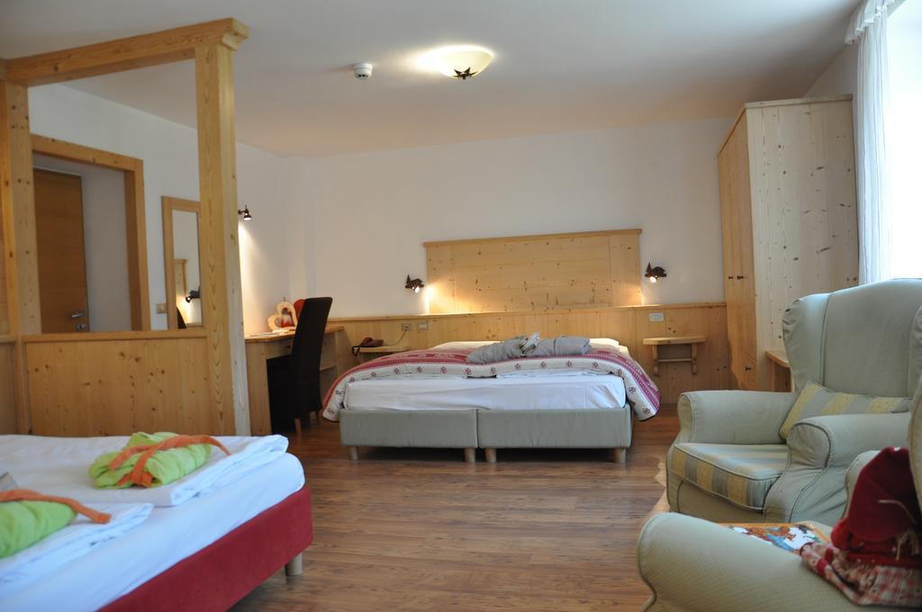Alpenlife Hotel Someda โมเอนา ภายนอก รูปภาพ